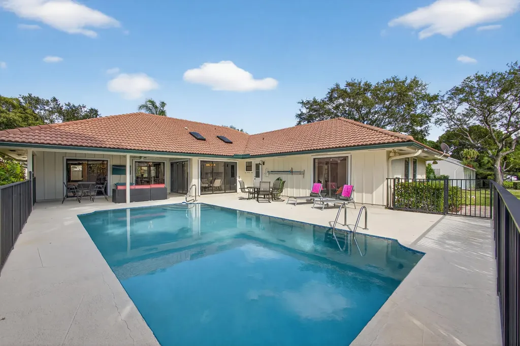 13 Saint Giles Road Palm Beach Gardens FL 33418