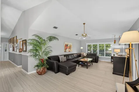 13 Saint Giles Road Palm Beach Gardens FL 33418