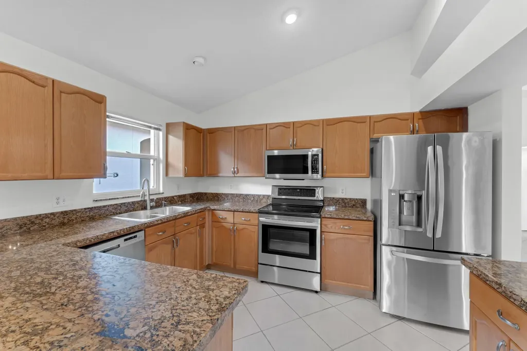 2705 Pointe Circle Greenacres FL 33413