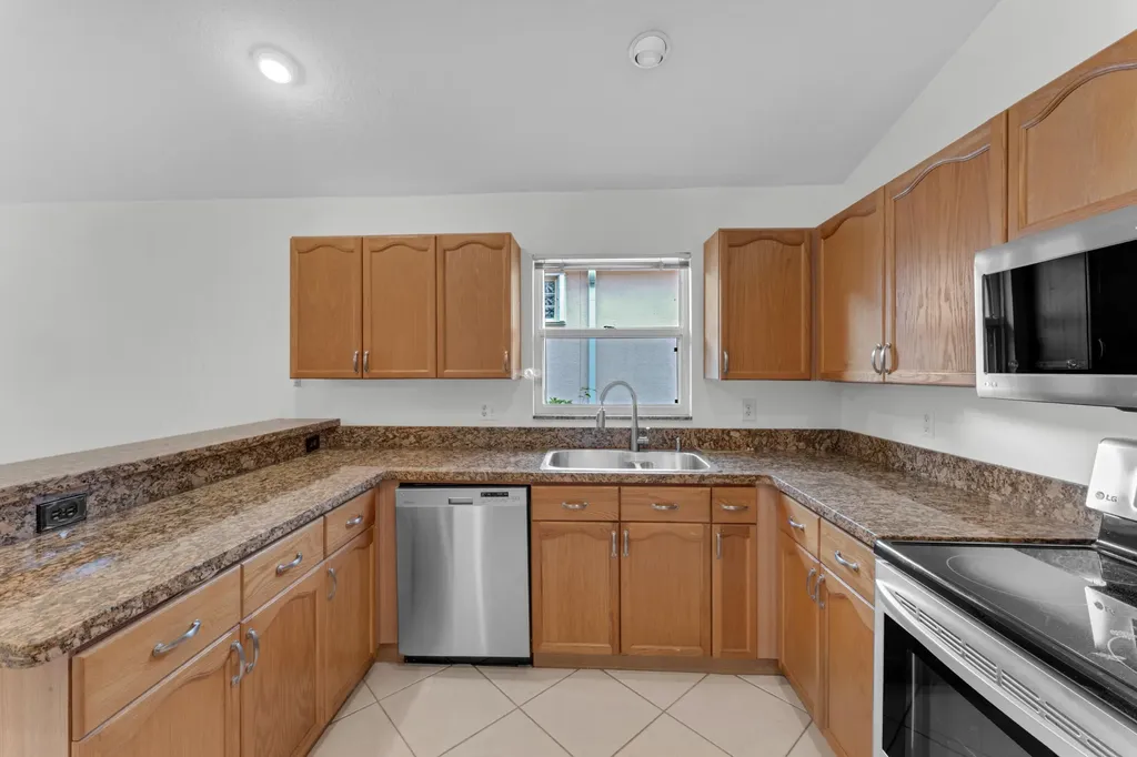 2705 Pointe Circle Greenacres FL 33413