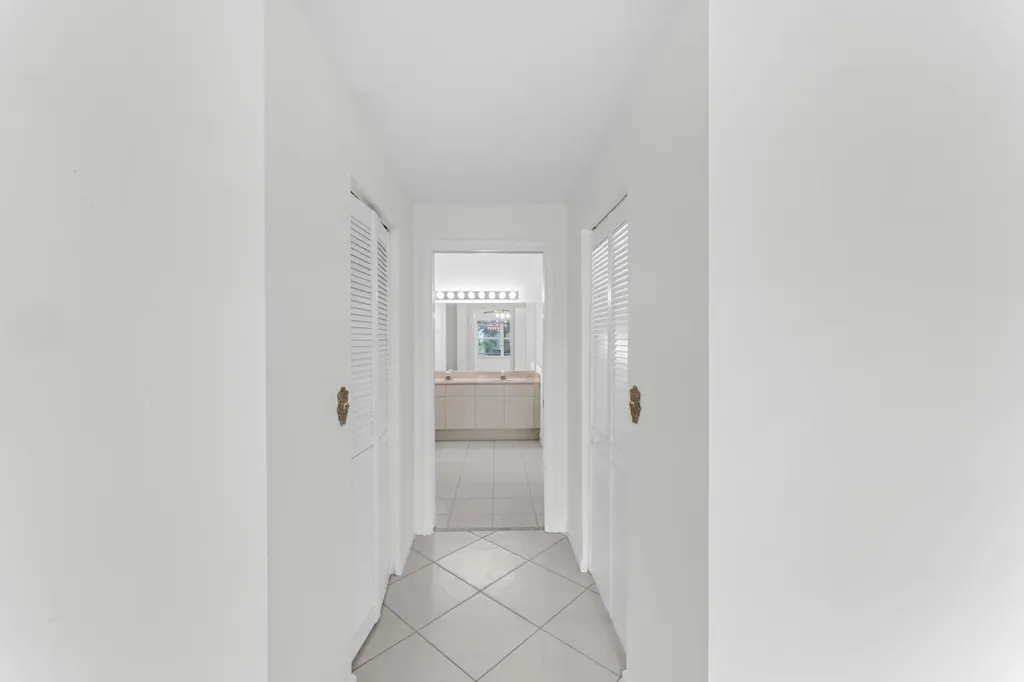 2705 Pointe Circle Greenacres FL 33413