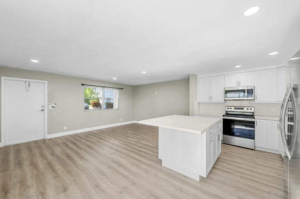 106 Tuscany B Delray Beach FL 33446