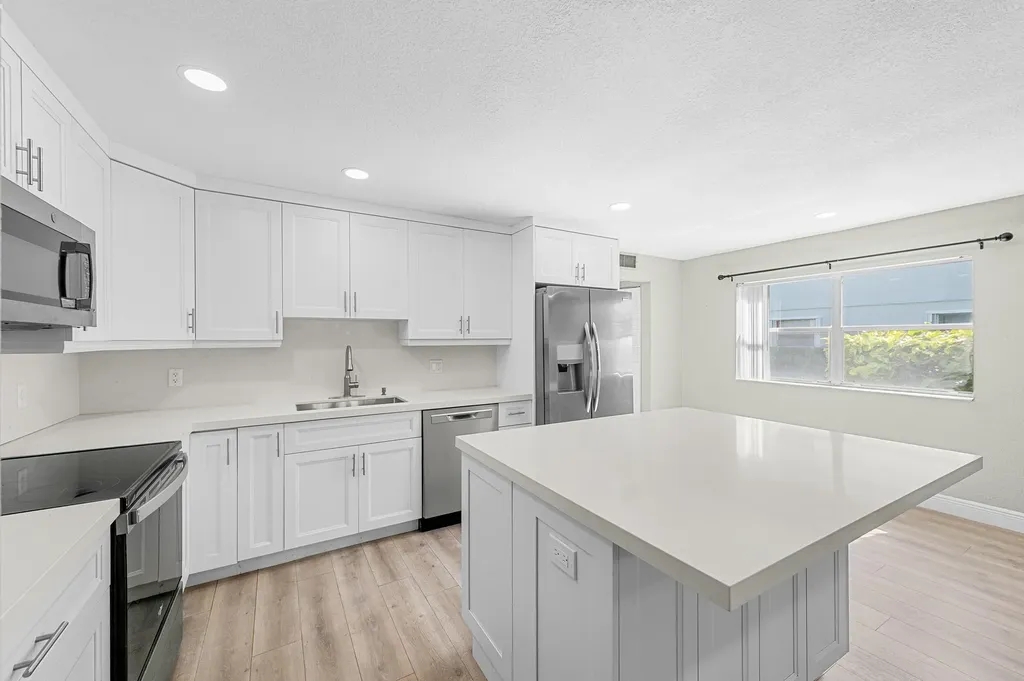 106 Tuscany B Delray Beach FL 33446