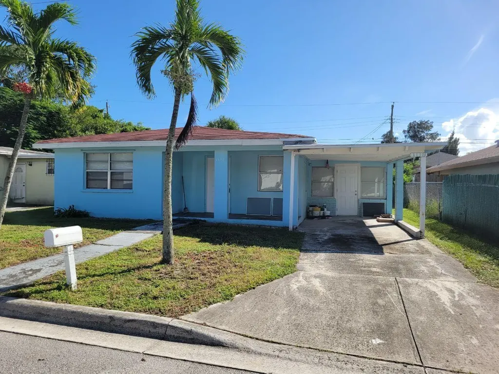 1119 W 32nd Street Riviera Beach FL 33404