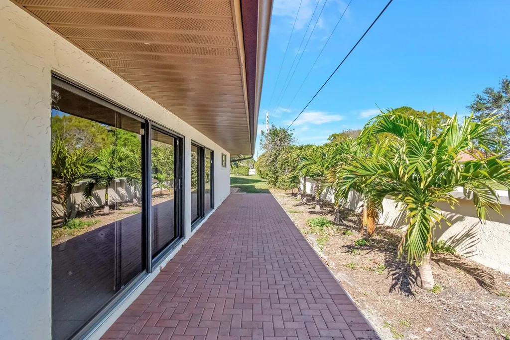 10298 Greentrail Drive N Boynton Beach FL 33436