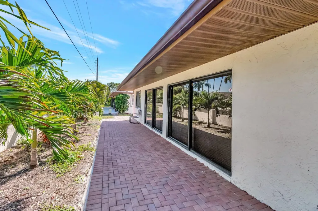 10298 Greentrail Drive N Boynton Beach FL 33436