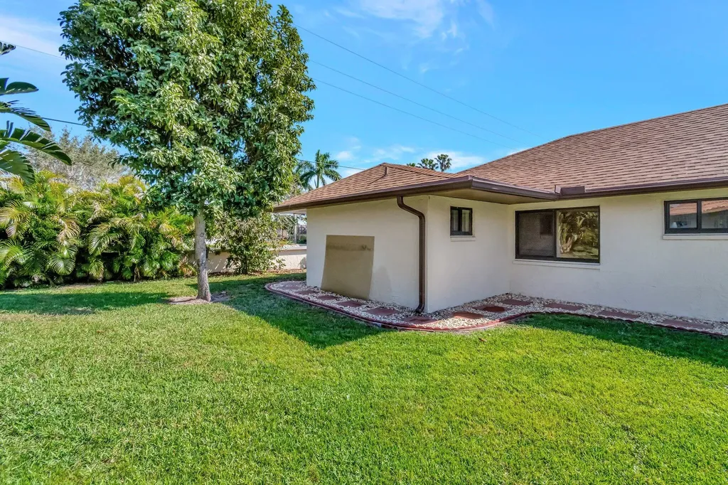 10298 Greentrail Drive N Boynton Beach FL 33436