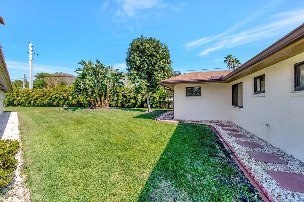 10298 Greentrail Drive N Boynton Beach FL 33436