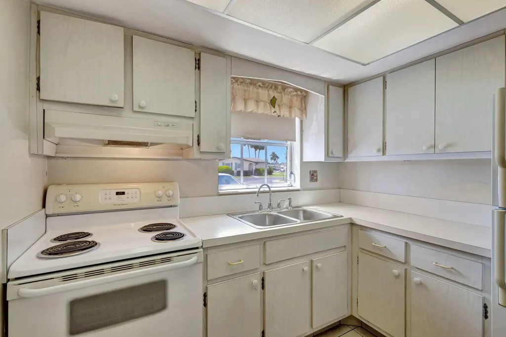 2966 Ashley Drive Drive E West Palm Beach FL 33415
