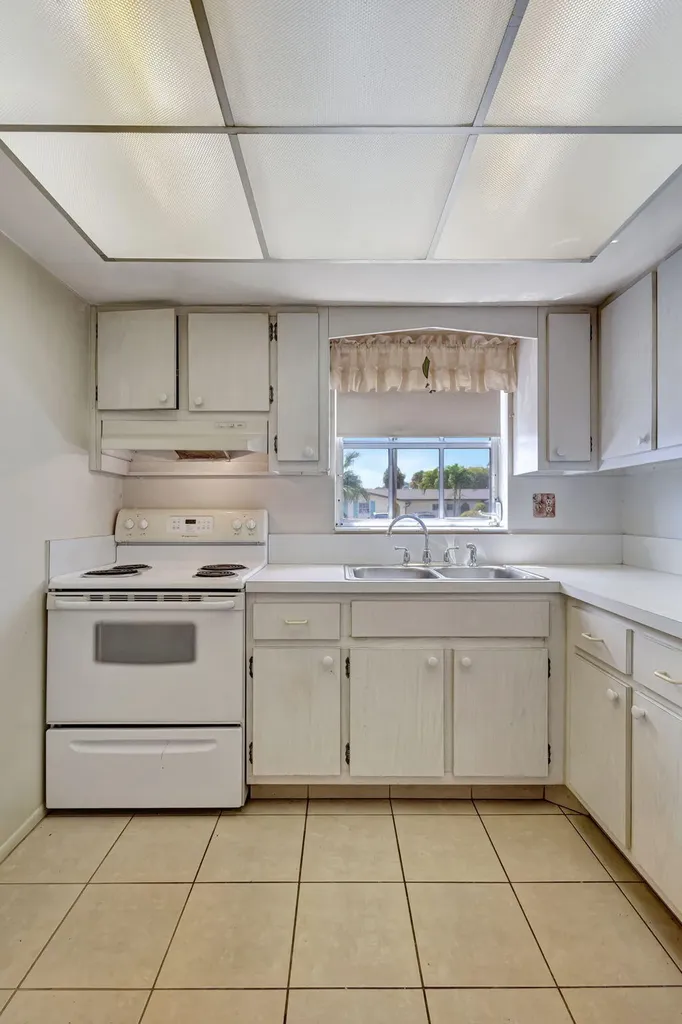 2966 Ashley Drive Drive E West Palm Beach FL 33415