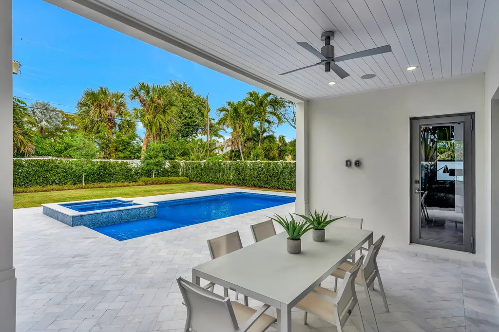 245 Alhambra Place West Palm Beach FL 33405
