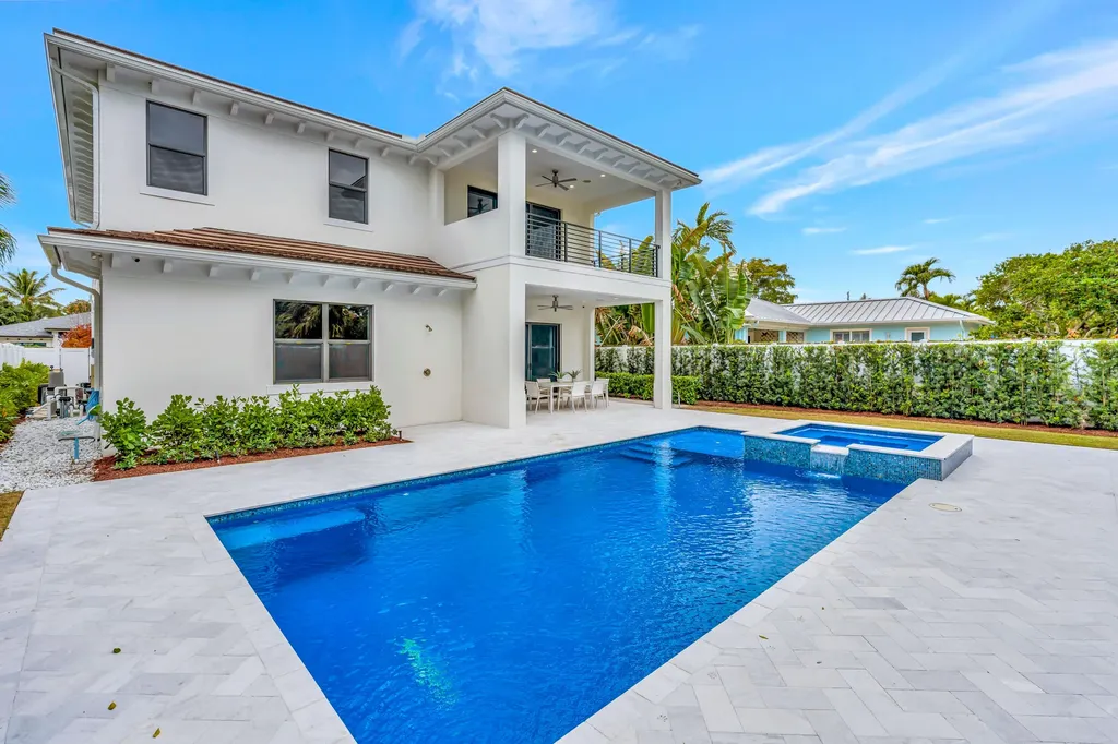 245 Alhambra Place West Palm Beach FL 33405