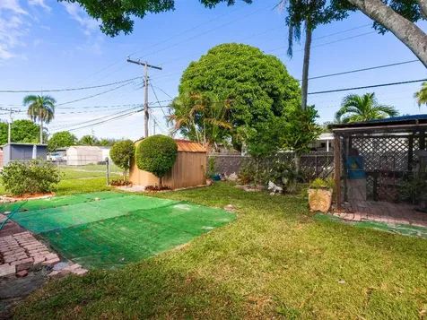 6731 Roosevelt Street Hollywood FL 33024