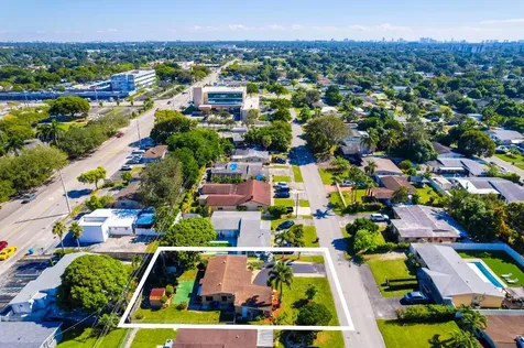 6731 Roosevelt Street Hollywood FL 33024