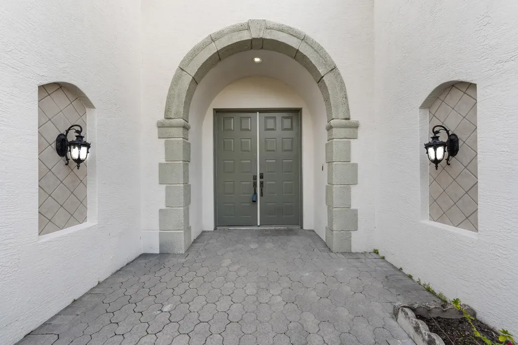 700 SW Great Exuma Cove Port St Lucie FL 34986