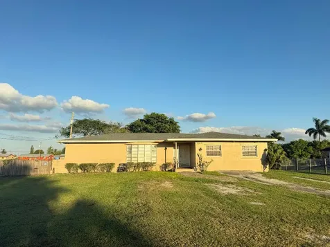 1009 NE 18th Street Belle Glade FL 33430