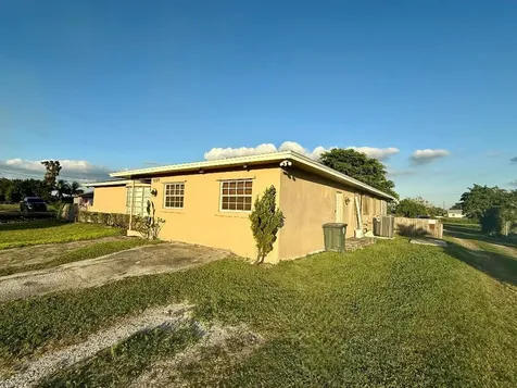 1009 NE 18th Street Belle Glade FL 33430