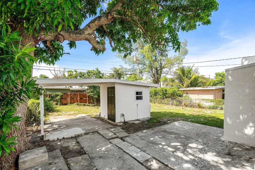 719 Briggs Street West Palm Beach FL 33405