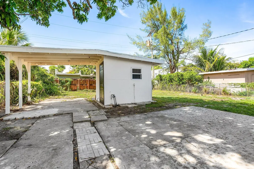 719 Briggs Street West Palm Beach FL 33405