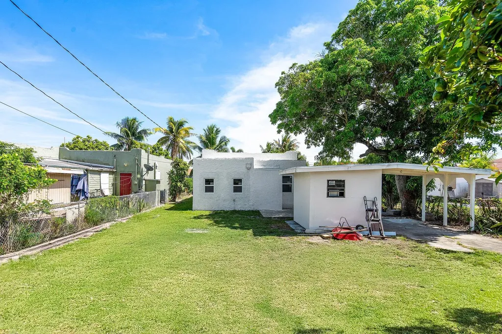 719 Briggs Street West Palm Beach FL 33405