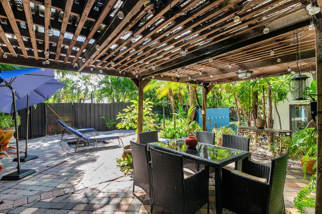 1412 Lake Avenue West Palm Beach FL 33401