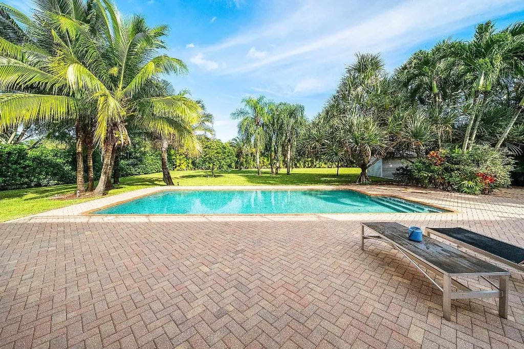 8260 Native Dancer Road E Palm Beach Gardens FL 33418