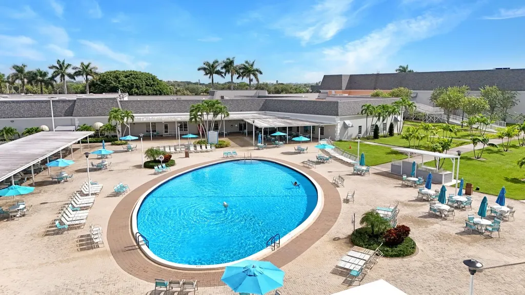 308 Brittany G Delray Beach FL 33446