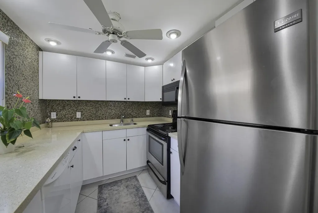 308 Brittany G Delray Beach FL 33446