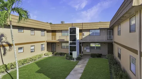 308 Brittany G Delray Beach FL 33446
