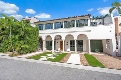 206 Phipps Plaza Palm Beach FL 33480