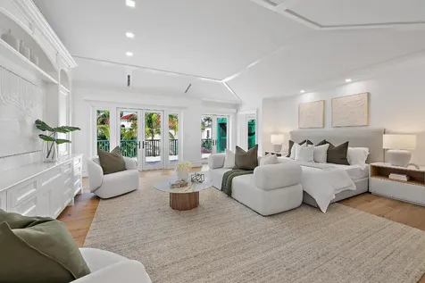 206 Phipps Plaza Palm Beach FL 33480