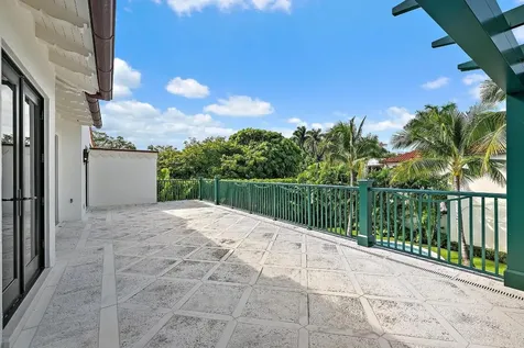 206 Phipps Plaza Palm Beach FL 33480