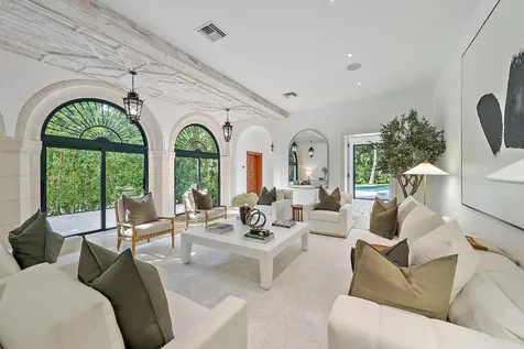 206 Phipps Plaza Palm Beach FL 33480