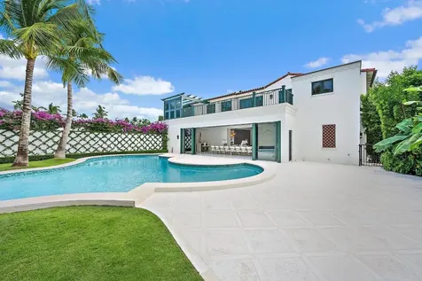 206 Phipps Plaza Palm Beach FL 33480