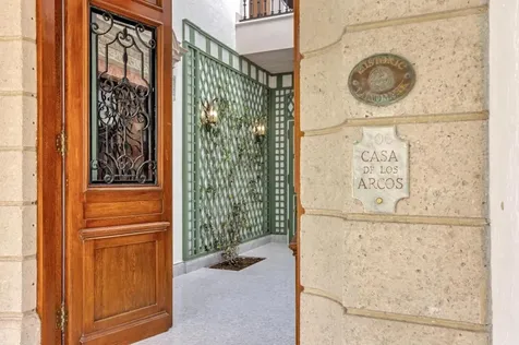 206 Phipps Plaza Palm Beach FL 33480