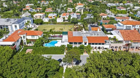 206 Phipps Plaza Palm Beach FL 33480