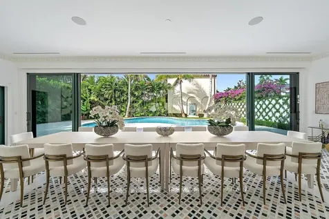 206 Phipps Plaza Palm Beach FL 33480