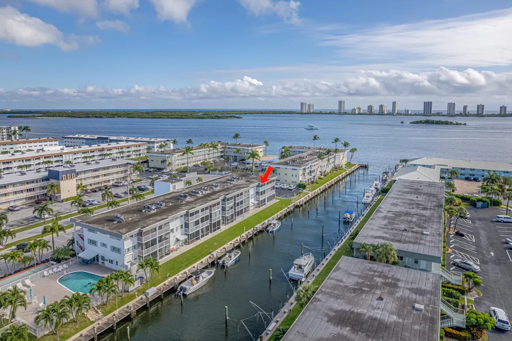 112 Doolen Court North Palm Beach FL 33408