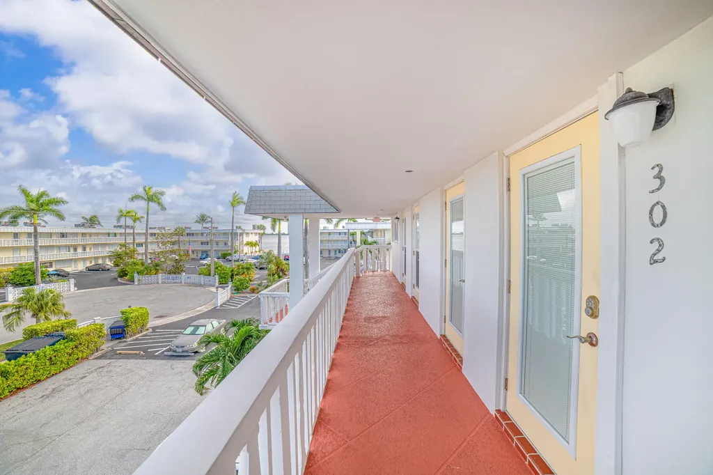 112 Doolen Court North Palm Beach FL 33408