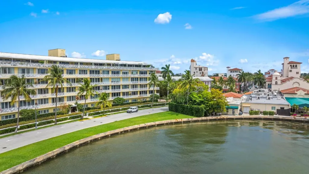 425 Worth Avenue Palm Beach FL 33480