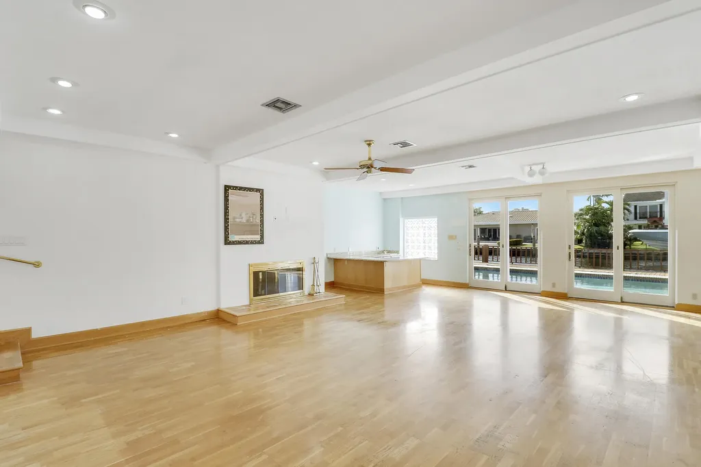 3040 NE 40th Street Fort Lauderdale FL 33308