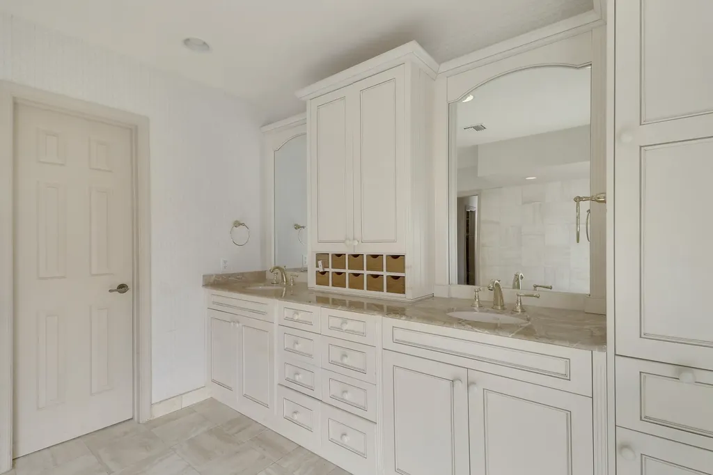 3040 NE 40th Street Fort Lauderdale FL 33308