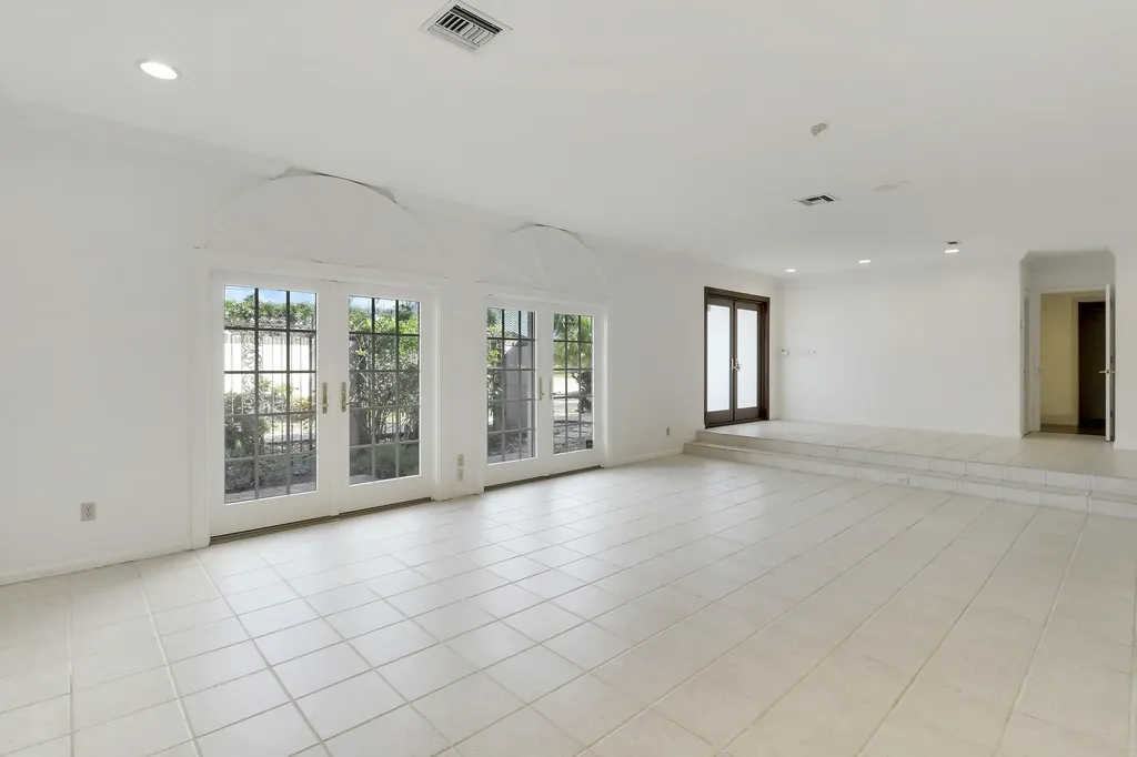 3040 NE 40th Street Fort Lauderdale FL 33308
