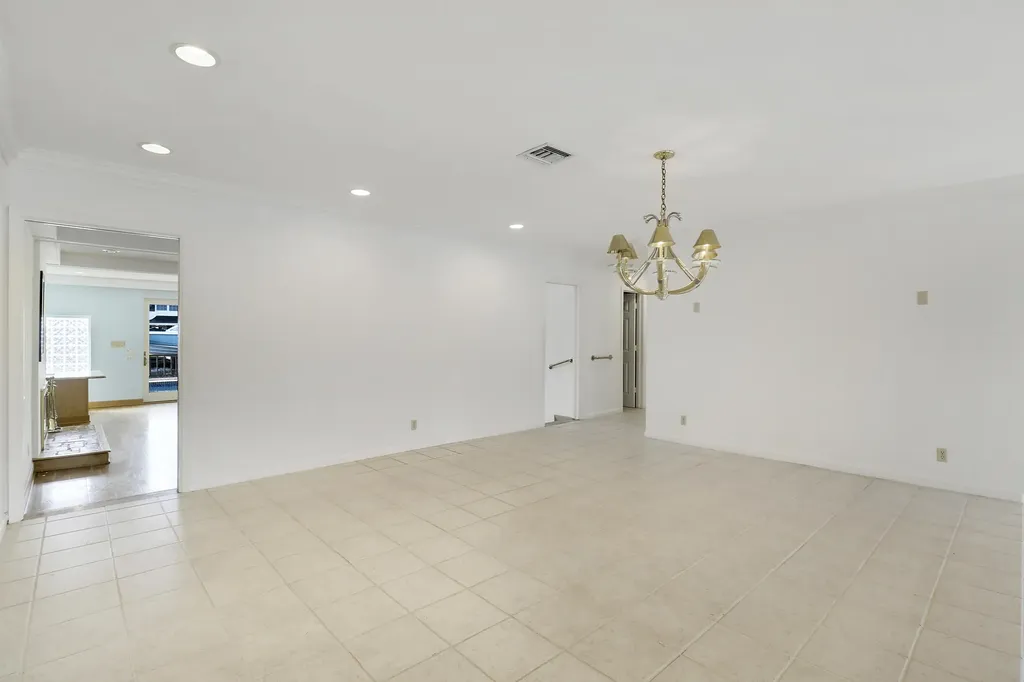 3040 NE 40th Street Fort Lauderdale FL 33308