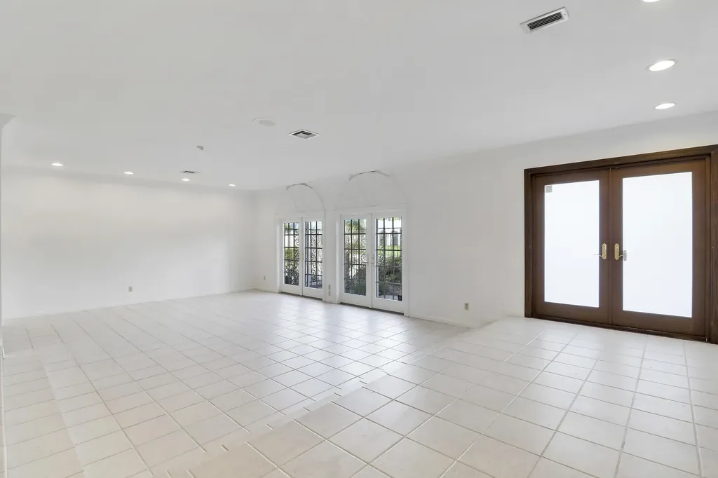 3040 NE 40th Street Fort Lauderdale FL 33308