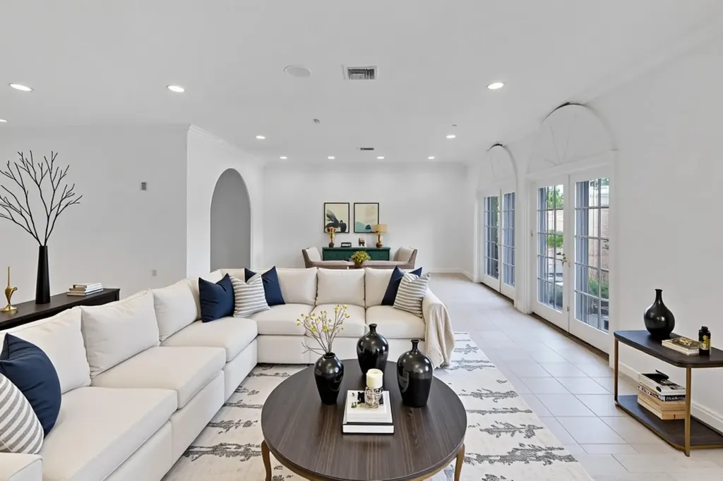 3040 NE 40th Street Fort Lauderdale FL 33308