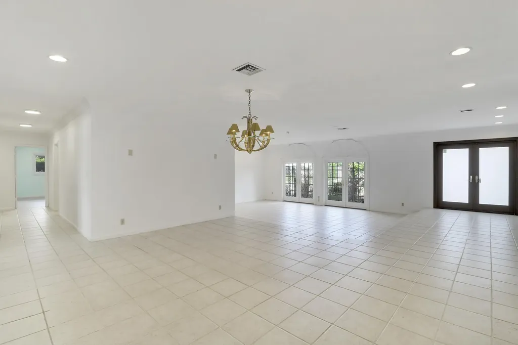 3040 NE 40th Street Fort Lauderdale FL 33308