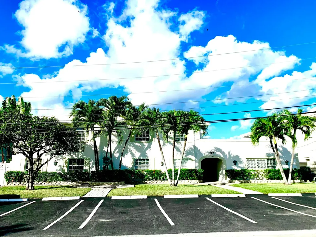 2735 NE 28 Court Lighthouse Point FL 33064