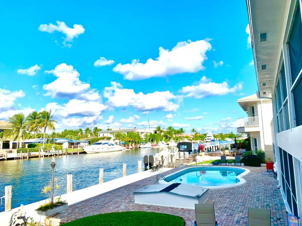 2735 NE 28 Court Lighthouse Point FL 33064