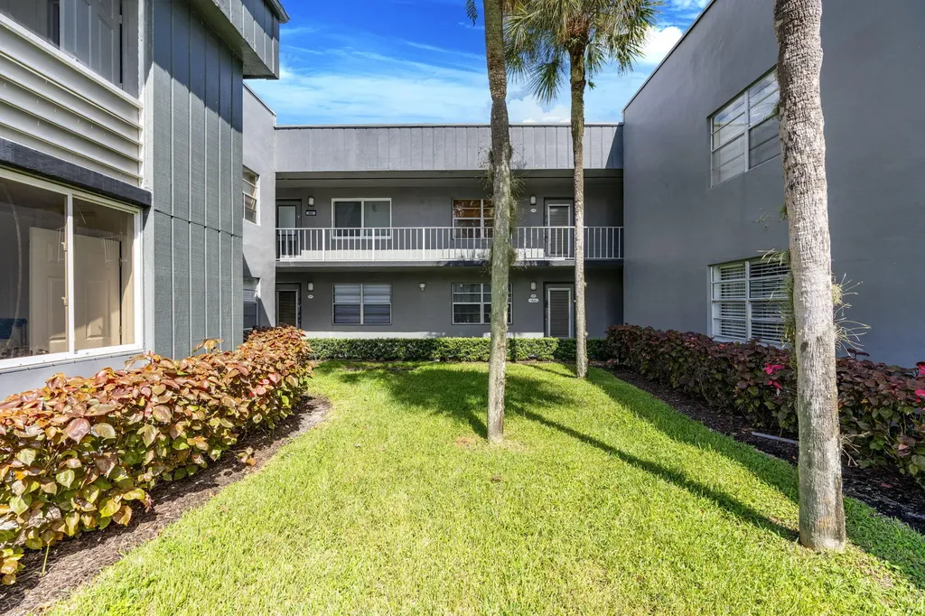 902 Normandy Delray Beach FL 33484